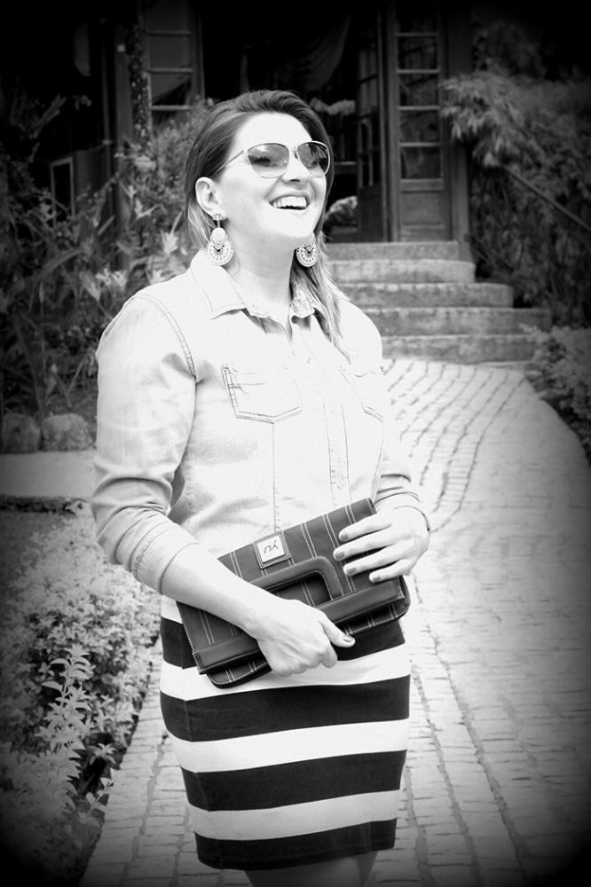 como usar saia listrada_camisa jeans_bolsas yu_use yu_acessorios yu_marca de bolsas em sao joaoa batista_dani garlet (2)