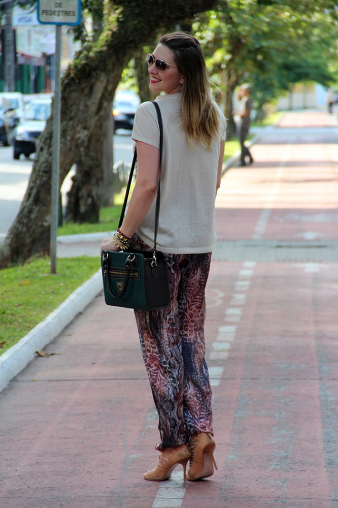 Como usar calça estampada_blog de moda de santa catarina_blog de florianopolis_danigarlet_av hercilio luz_dimy_calça dimy_yu_bolsa yu_camera bag (3)
