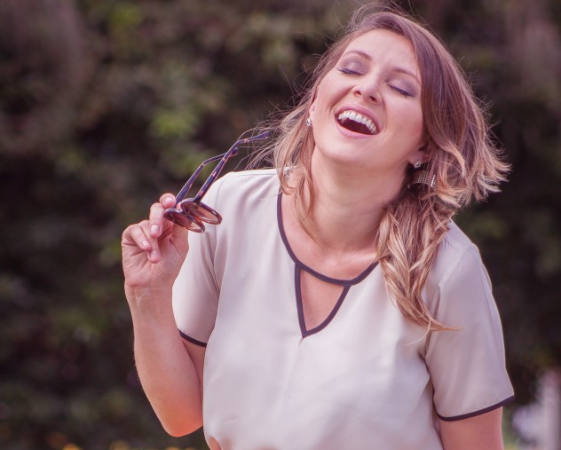 Dani_Garlet_Blog_Moda_Look_do_Dia_Leokairos_ blusa carrefour_ saia farm_ saia estampa carrangueijo_ rimel azul