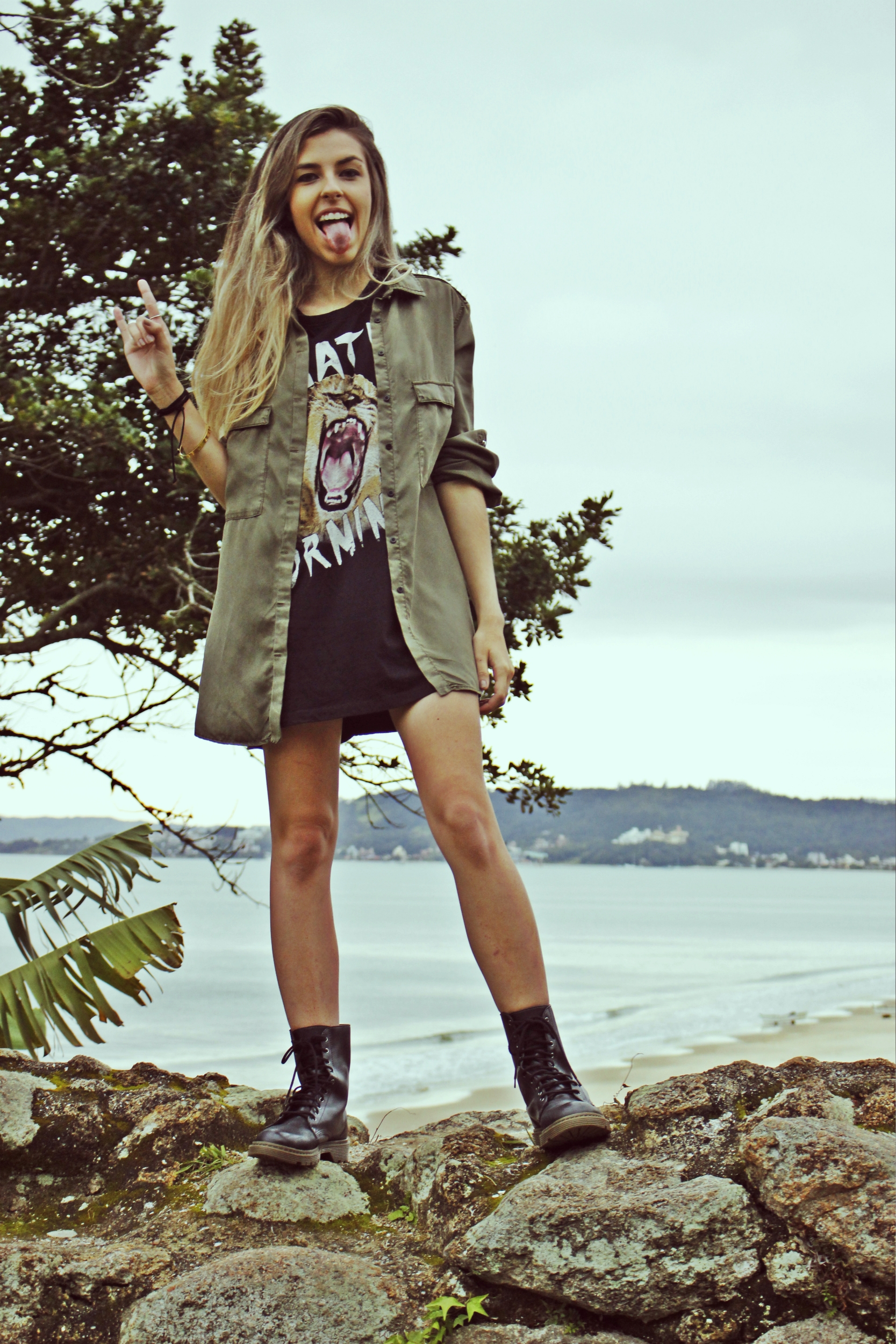 luisaderner_luisa derner_look do dia_looks_militar_tachas_camiseta militar_spikes_forever 21_blog_danigarlet_danigarlet_blog_de_sc_ (7)